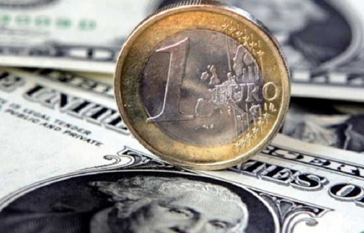 Πτωτικά κινείται το ευρώ