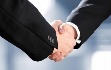 Ποιες τρεις χρηματιστηριακές εταιρείες δίνουν τα χέρια