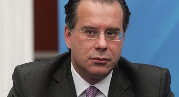 Κουμουτσάκος: "O διαγωνισμός για τις άδειες είναι ο ορισμός της διαπλοκής"