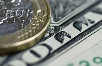 Υποχωρεί το ευρώ έναντι του δολαρίου 