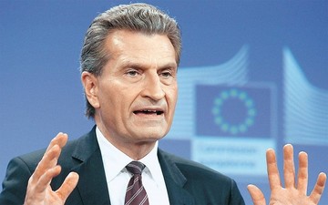 Έτινγκερ: Η Ευρώπη πρέπει να επενδύσει 800 δισ. στις ψηφιακές υποδομές