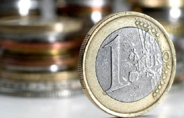 Πτωτικά κινείται το ευρώ