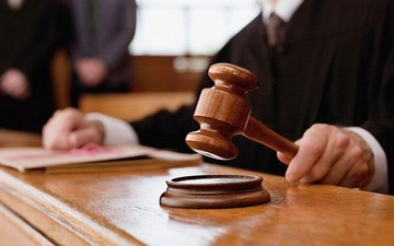 Ελληνικό δικαστήριο επέστρεψε τον 13ο και 14ο μισθό σε δημοσίους υπαλλήλους