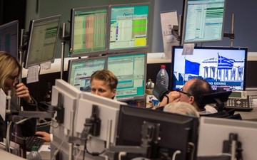 Ευρωαγορές: Απογοήτευσε ο Ντράγκι - Πτώση για ευρώ