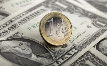 Υποχωρεί το ευρώ έναντι του δολαρίου