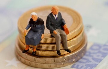 Ποιοι μπορούν να πάρουν σύνταξη πριν τα 62 (ΠΙΝΑΚΕΣ)