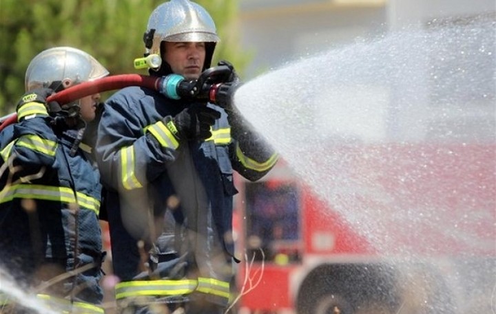 Υπό έλεγχο η φωτιά σε βιοτεχνία στις Αχαρνές