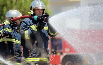 Υπό έλεγχο η φωτιά σε βιοτεχνία στις Αχαρνές  