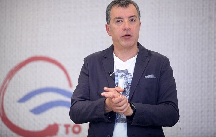 Θεοδωράκης: Να μην πάνε τα δάνεια με εξευτελιστικές τιμές στα funds