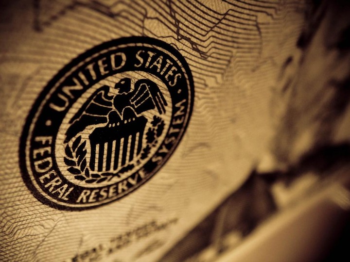 Fed: Η αύξηση επιτοκίων δε μπορεί να περιμένει πολύ ακόμη
