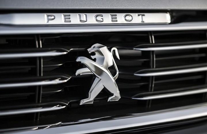 Μαζικές απολύσεις ετοιμάζει και η Peugeot