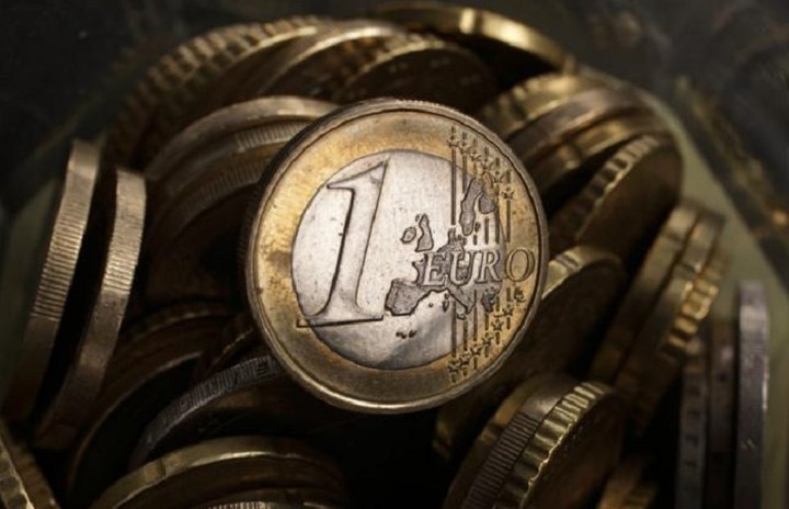 ΕΛΣΤΑΤ: Μεγαλύτερο έλλειμμα για το 2015 αλλά και υψηλότερο χρέος