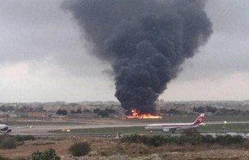 Συνετρίβη αεροσκάφος στη Μάλτα- Δείτε το βίντεο της συντριβής