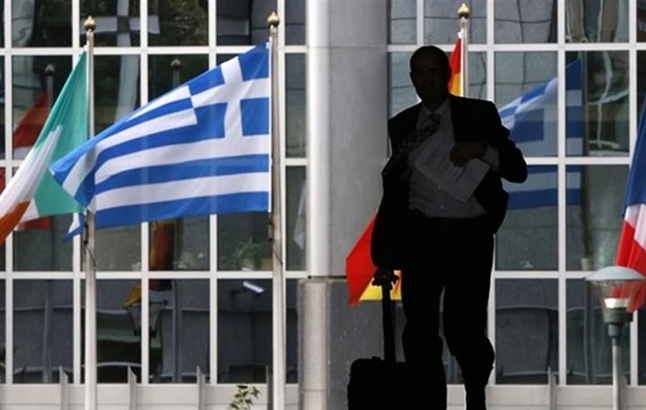 Οι θέσεις των δανειστών για κατώτατο μισθό και ομαδικές απολύσεις