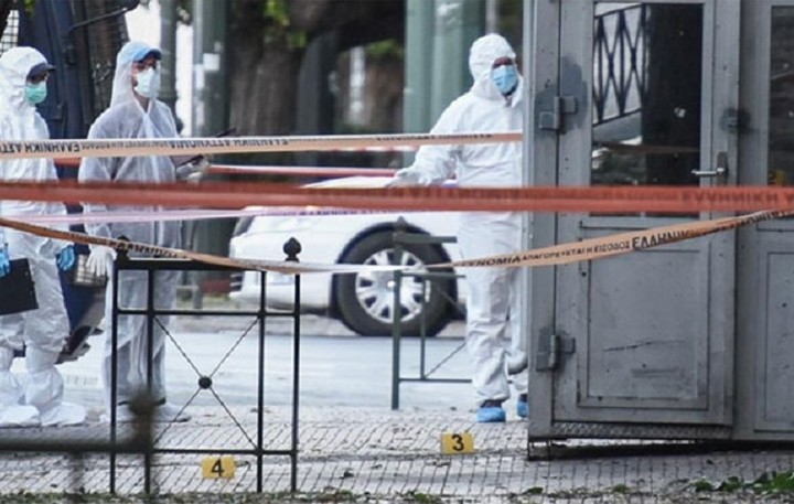 Καταδικάζει η κυβέρνηση και τα κόμματα την επίθεση στη γαλλική πρεσβεία