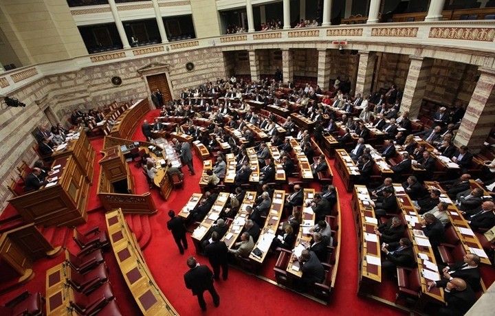Πολυνομοσχέδιο βάζει τέλος στις διακρίσεις στον εργασιακό τομέα