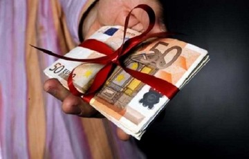 Δώρο Χριστουγέννων: Ποιοι το δικαιούνται, πώς υπολογίζεται και πότε καταβάλλεται