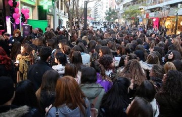 Black Friday: Ουρές από τα αξημέρωτα στα καταστήματα 