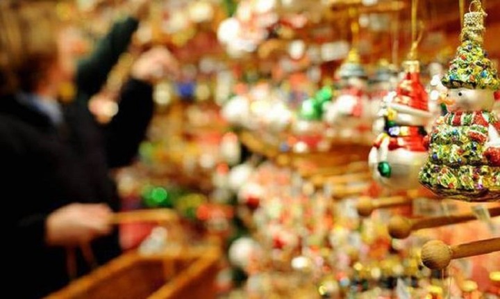 Πότε ξεκινάει το εορταστικό ωράριο Χριστουγέννων