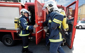 Φωτιά σε βιοτεχνία στις οδούς Πέτρου Ράλλη και Κηφισού