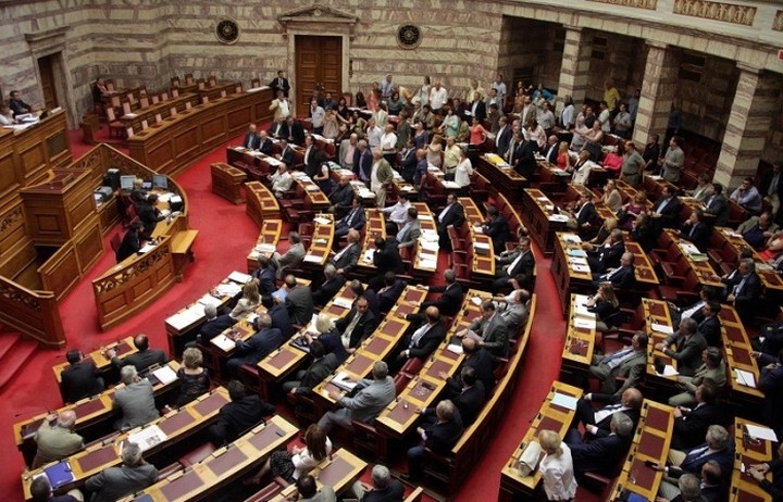 Υπερψηφίστηκε το νομοσχέδιο για τα κοινωνικά επιδόματα