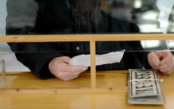 Επιστρέφονται πινακίδες και άδειες οδήγησης λόγω ...Χριστουγέννων