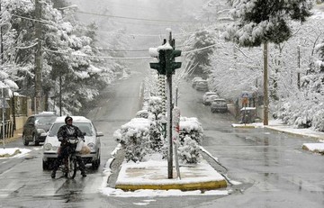 Στα λευκά ντύθηκε η χώρα
