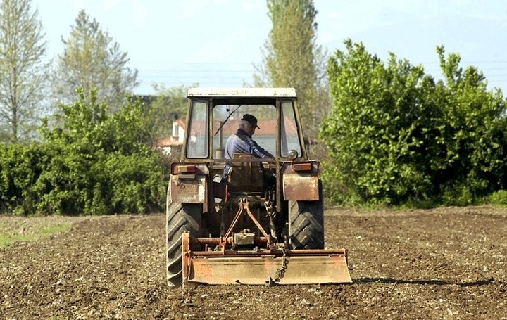 Διευκρινίσεις του ΥΠΟΙΚ για τη φορολόγηση των αγροτών