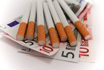 Οι φόροι στα τσιγάρα "καίνε" τα έσοδα - Πότε θα αλλάξουν οι τιμές στα πακέτα