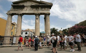 Ρεκόρ τουριστικών αφίξεων το 2016