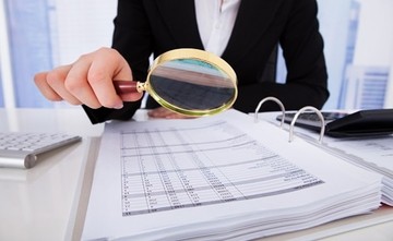 Ποιες επιχειρήσεις μπαίνουν στο στόχαστρο των ελέγχων για αδήλωτη εργασία