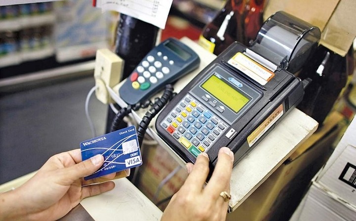 Τα capital controls αύξησαν τις πληρωμές μέσω POS
