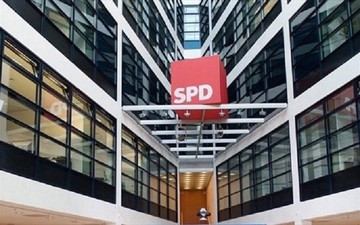SPD: Nα σταματήσει o Σόιμπλε να κατακρίνει την Ελλάδα