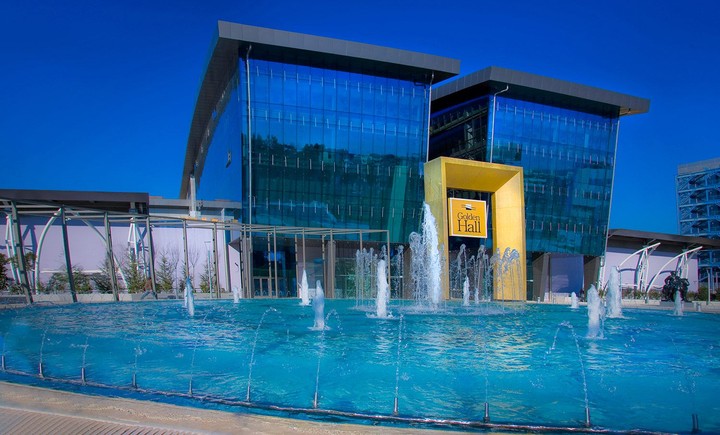 Νέος μέτοχος στο Golden Hall και στο Mediterranean Cosmos