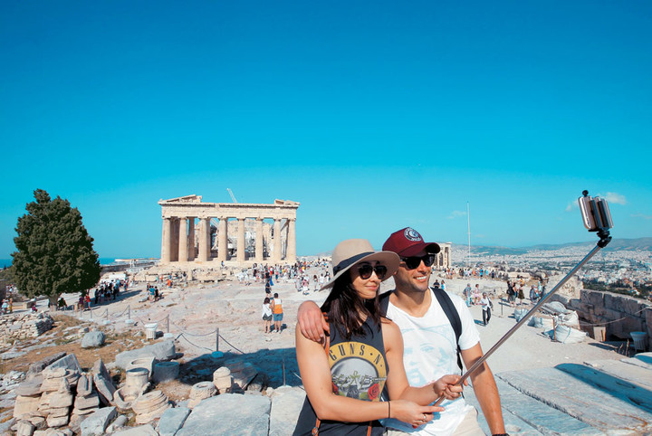 Τουρίστες έρχονται αλλά δαπανούν λιγότερα χρήματα