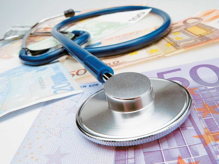 Απίστευτο: βάζουν POS στους γιατρούς και καταργούν την έκπτωση φόρου
