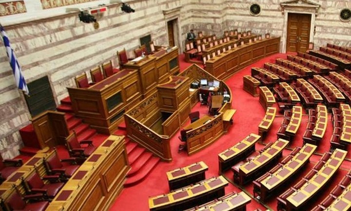 Αλλάζουν όλα στα επιδόματα – Στο μικροσκόπιο αναπηρικά, οικογενειακά, μεταφορικά