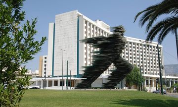 Ξεκινούν τα ραντεβού στο Hilton – Ποια είναι η «αχίλλειος πτέρνα» της διαπραγμάτευσης