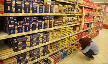 Πόλεμος ελληνικών εταιρειών τροφίμων με τις πολυεθνικές για μια θέση στο ράφι