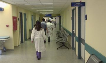 Απεργία νοσοκομειακών γιατρών και συγκέντρωση έξω από το υπουργείο Υγείας