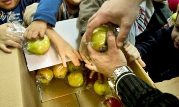 Ξεκινά το Νοέμβριο η καθημερινή διανομή 130.000 σχολικών γευμάτων