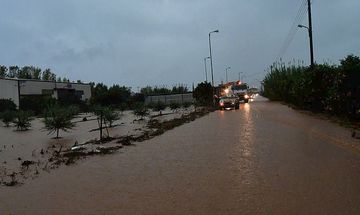 Προβλήματα στην εο Αθηνών-Κορίνθου: Παγιδευμένα αυτοκίνητα