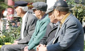 Συνταξιούχοι για κοινωνικό μέρισμα: Mας τρώνε το ψωμί και μας δίνουν ψίχουλα