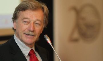 Μερς: Οι τράπεζες να επιταχύνουν την καθιέρωση των στιγμιαίων πληρωμών
