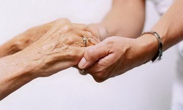 Μείωση ΦΠΑ στο 13% για οίκους ευγηρίας, μονάδες φροντίδας στα άτομα με αναπηρία