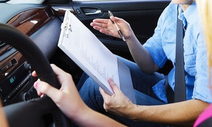 Αλλαγές στις εξετάσεις για δίπλωμα οδήγησης: Εκτός οχήματος ο εξεταστής 