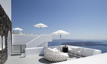 Απολαύστε τα ηλιοβασιλέματα από το Grace Hotel Santorini