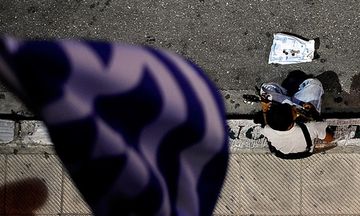 ΙΟΒΕ: 7 στους 10 καταναλωτές μόλις τα βγάζουν πέρα