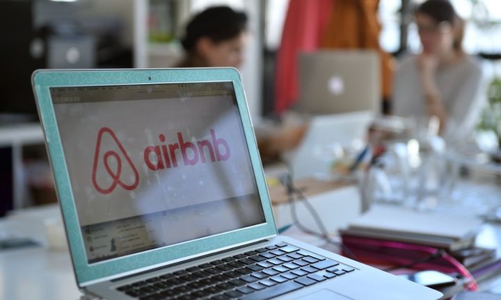 Έρχεται η e- πλατφόρμα για τα ακίνητα του  Airbnb - «Τσουχτερά» πρόστιμα 