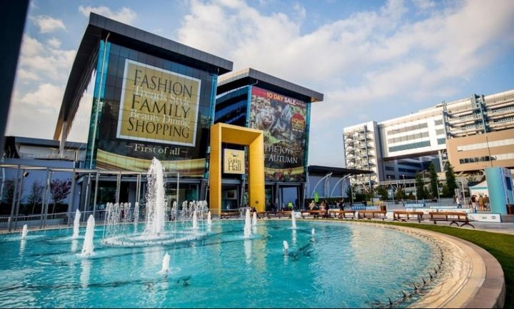 Lamda Development: Επεκτείνεται το... Golden Hall